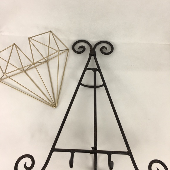 Beautiful Iron Scroll Easel Display Stand - Picture 3 of 3
